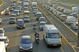Trafic routier dense (© Laurent Mignaux - METL-MEDDE)