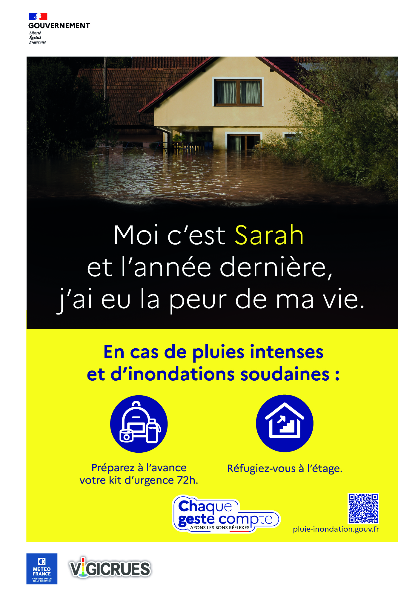 Image 1 : Affiche du Gouvernement sur les inondations. Photo d'une maison entourée d'eau. Texte : « Moi c'est Sarah et l'année dernière, j'ai eu la peur de ma vie. » Puis : « En cas de pluies intenses et d'inondations soudaines : Préparez à l'avance votre kit d'urgence 72h. Réfugiez-vous à l'étage. »