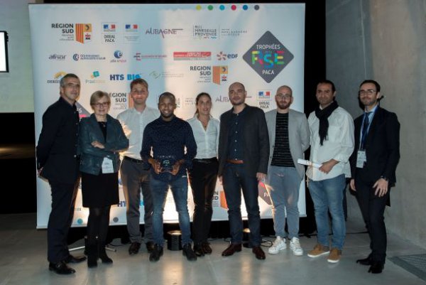 Remise du Prix RSE PACA de la TPE à l’Entreprise « METSENS » (13) par Corinne TOURASSE, Directrice de la DREAL et Rémi COSTANTINO, Directeur de la Stratégie et de la Prospective d’EUROMEDITERRANEE.