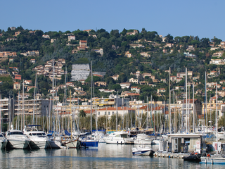 Urbanisation du Golfe Juan, Alpes-Maritimes (© Arnaud Bouissou/METL-MEDDE)