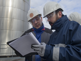 Inspection d'une ICPE. (© Laurent Mignaux/METL-MEDDE)